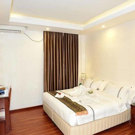 8Day Hotel Yangon Esterno foto