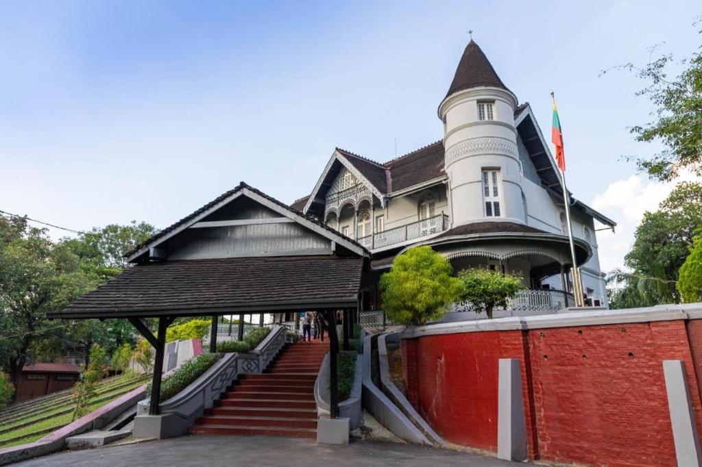 8Day Hotel Yangon Esterno foto