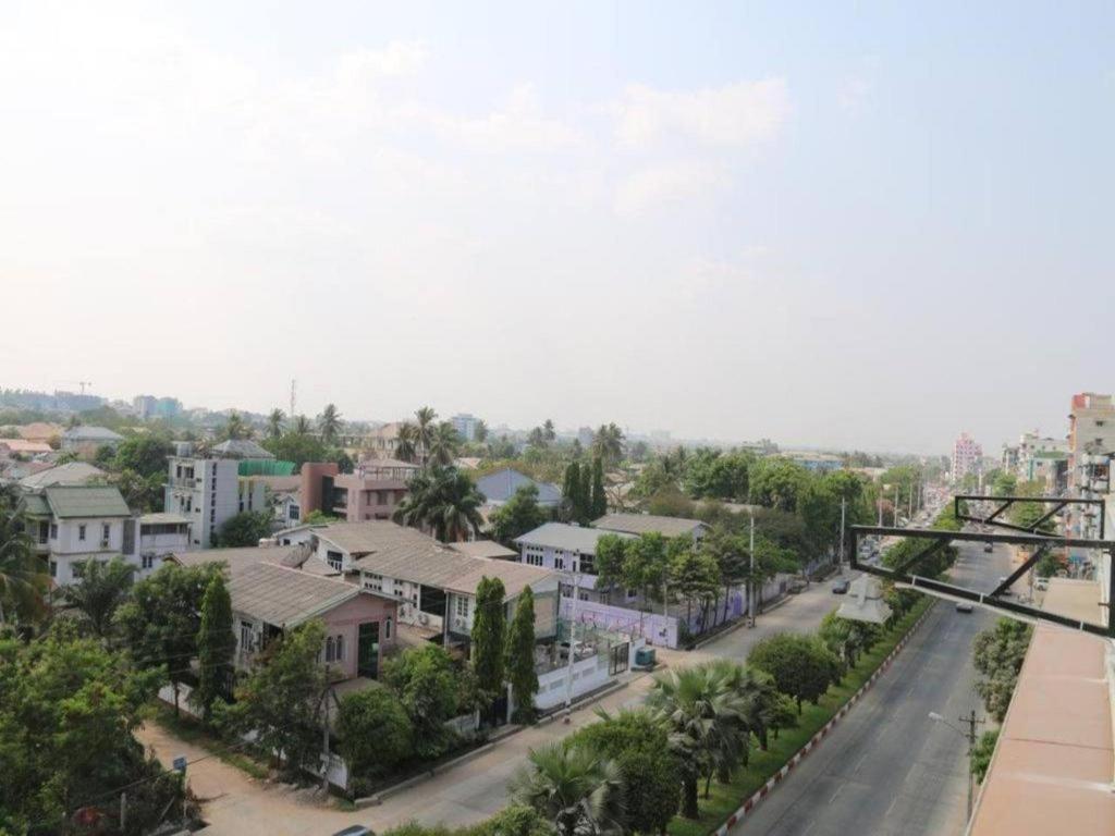 8Day Hotel Yangon Esterno foto