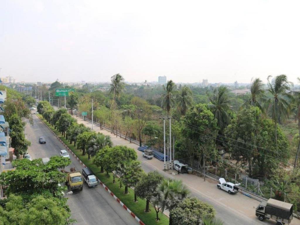 8Day Hotel Yangon Esterno foto