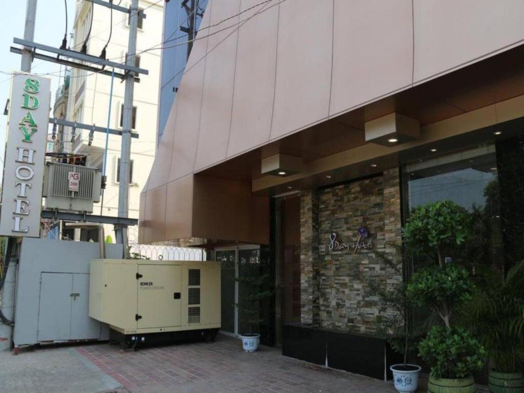 8Day Hotel Yangon Esterno foto