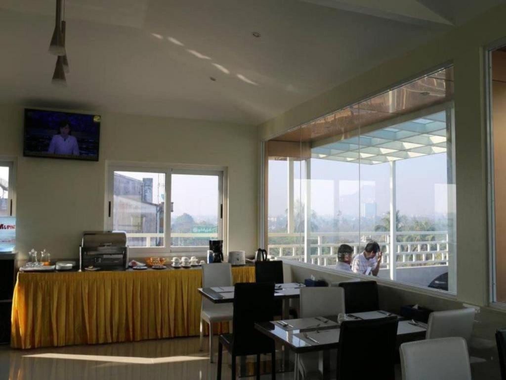 8Day Hotel Yangon Esterno foto