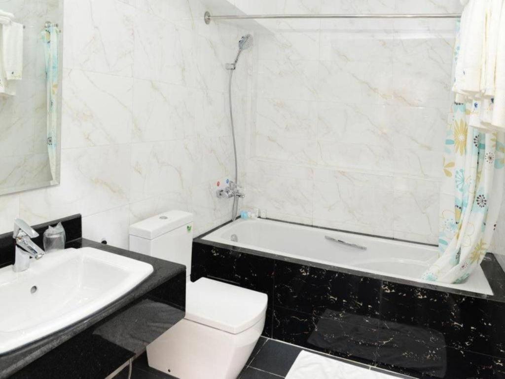 8Day Hotel Yangon Esterno foto
