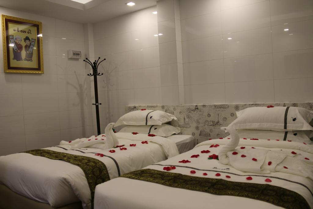 8Day Hotel Yangon Esterno foto
