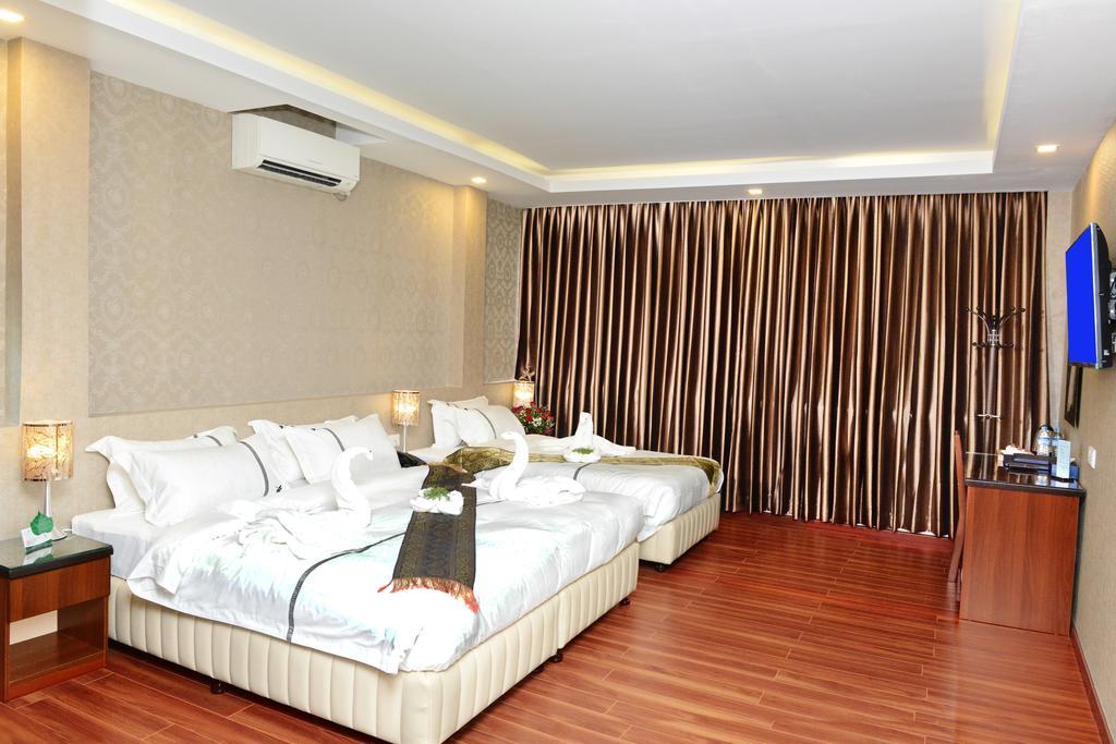 8Day Hotel Yangon Esterno foto