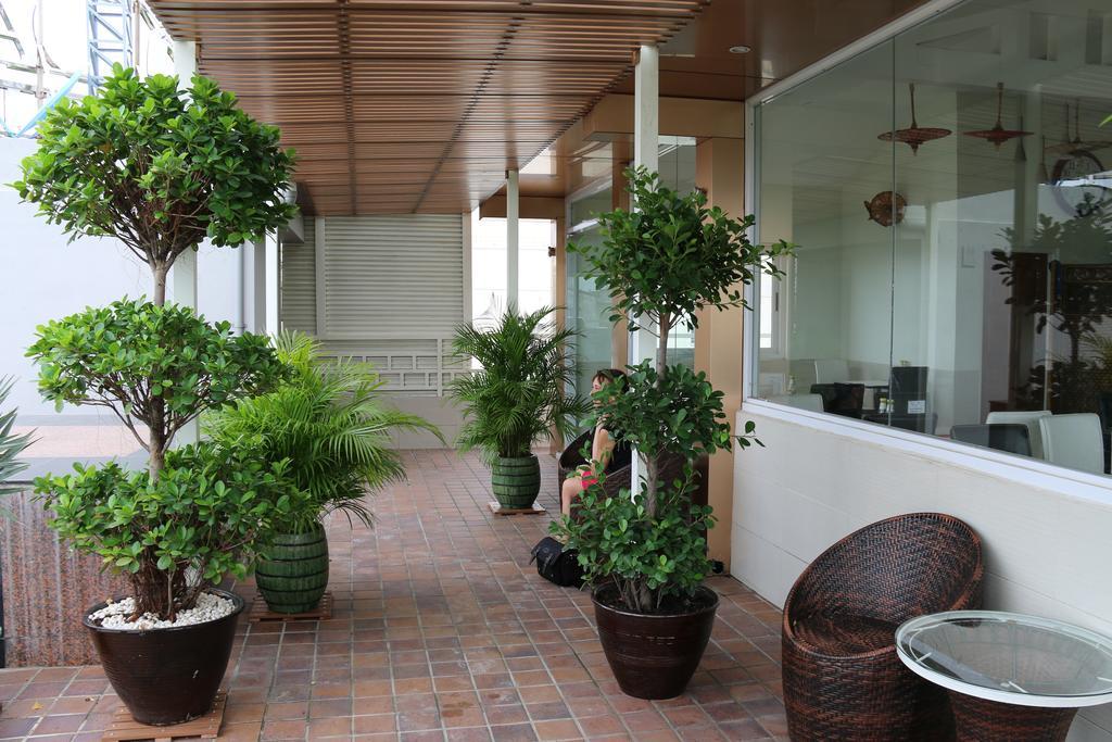 8Day Hotel Yangon Esterno foto