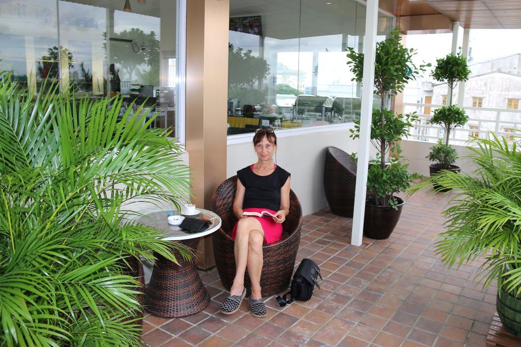 8Day Hotel Yangon Esterno foto