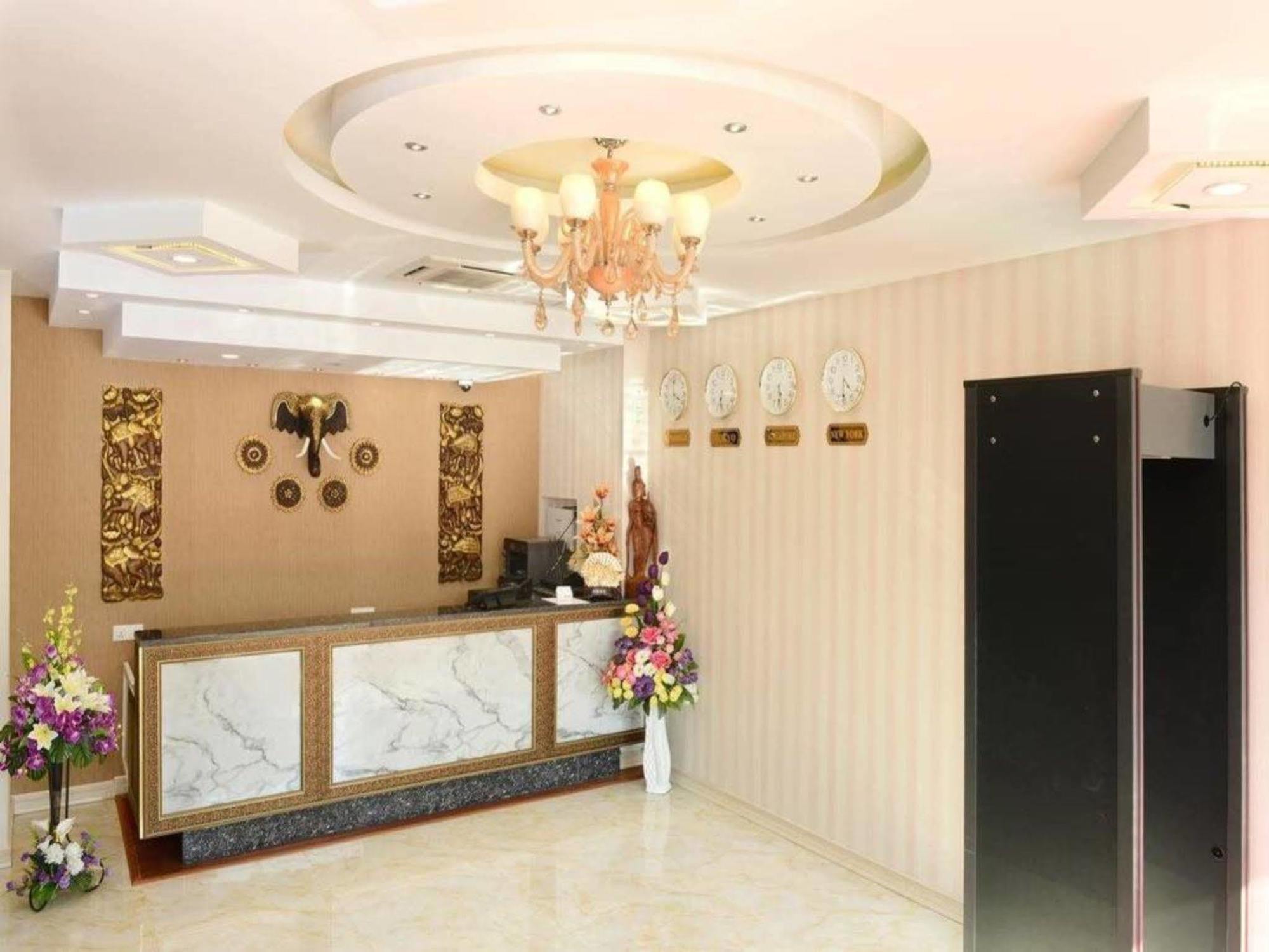 8Day Hotel Yangon Esterno foto