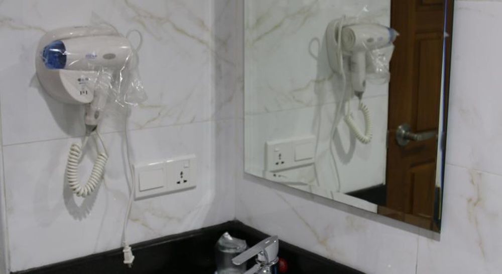 8Day Hotel Yangon Esterno foto